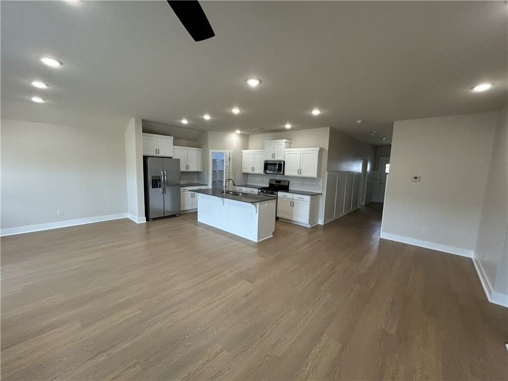 510 S Wagon Wheel Ave - Photo 4 of 16