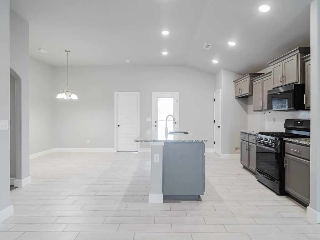 6100 Nw Silas St - Photo 5 of 20