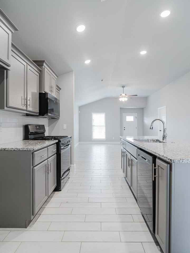 6100 Nw Silas St - Photo 6 of 20