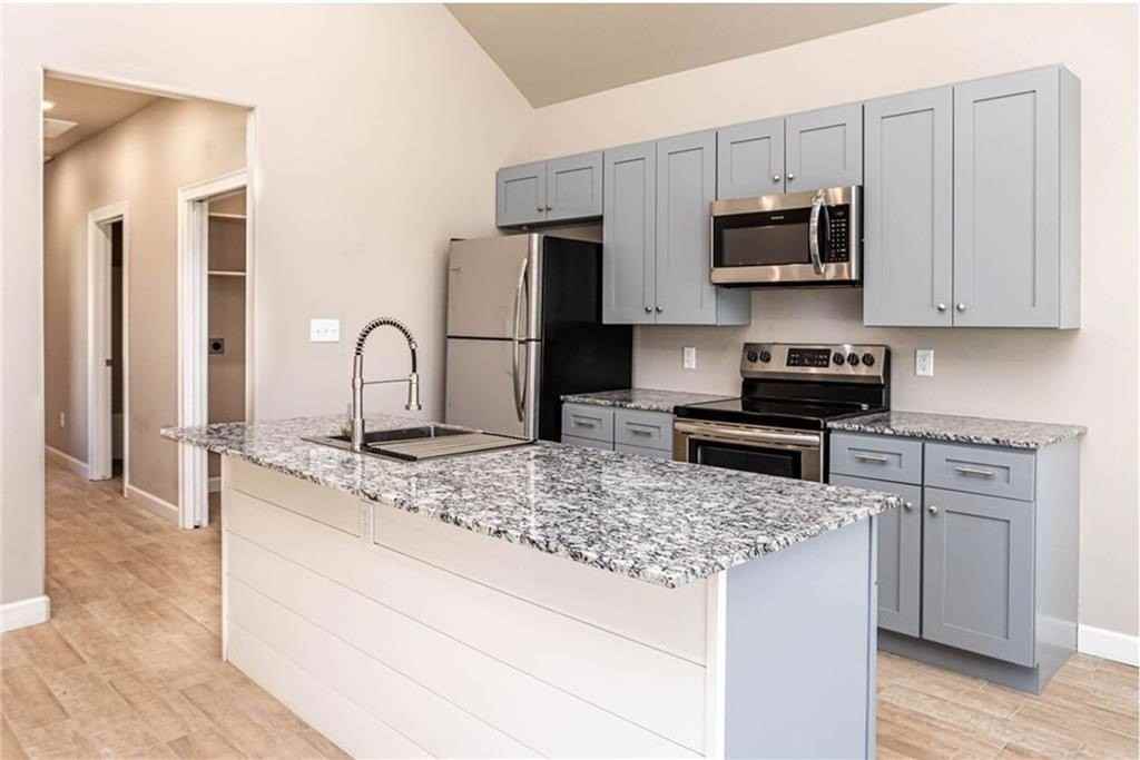 800 Valley Oaks Ln - Photo 4 of 24