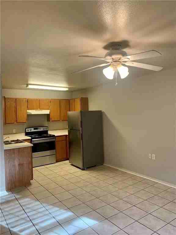 944 N Storer Ave #9 - Photo 3 of 10