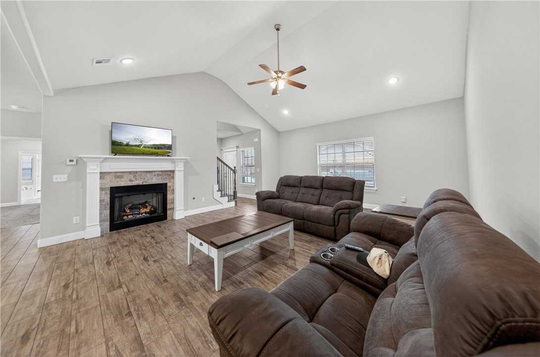 584 Quartz Way - Photo 2 of 27