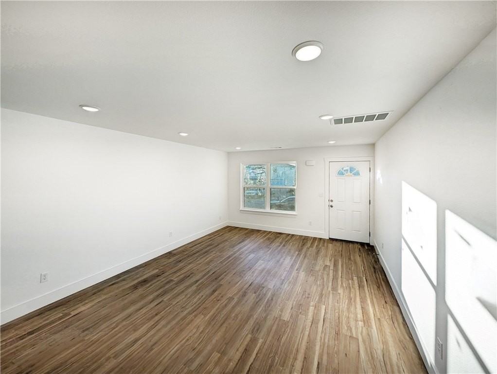 1206 Nedra Dr - Photo 4 of 21
