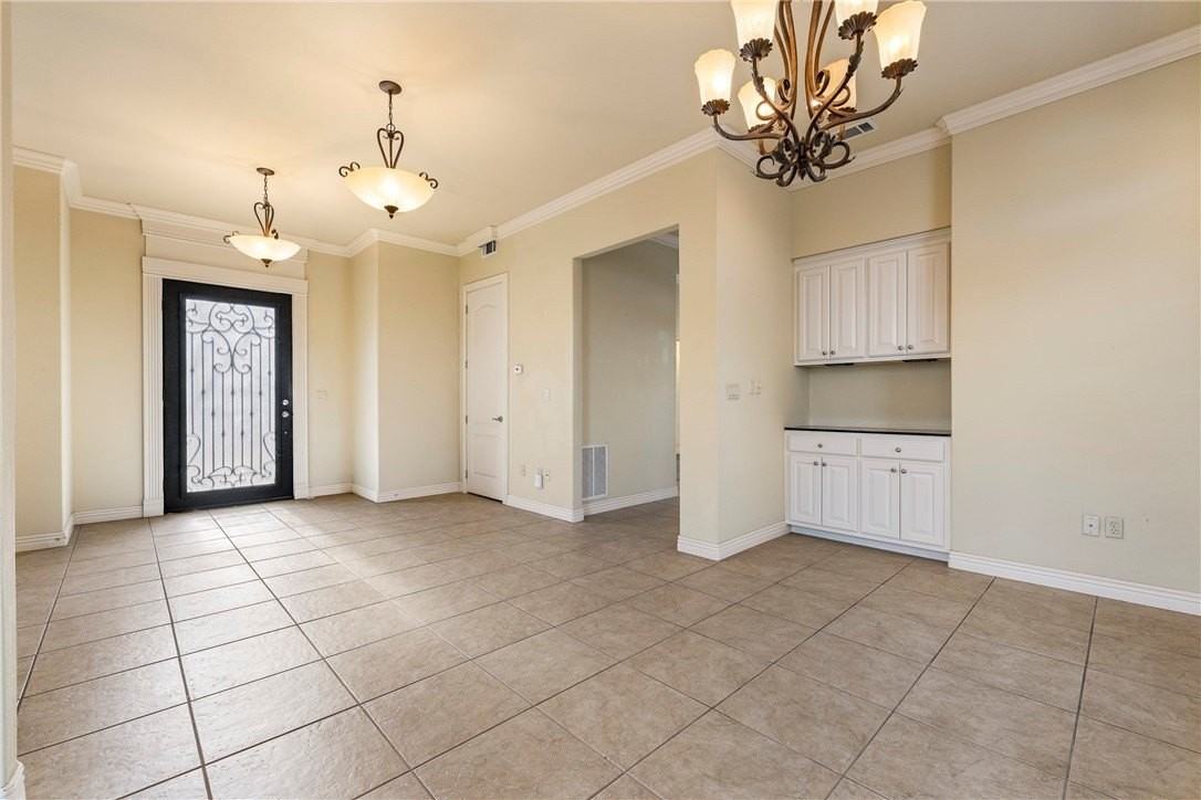 2700 S Everest Ave - Photo 4 of 30