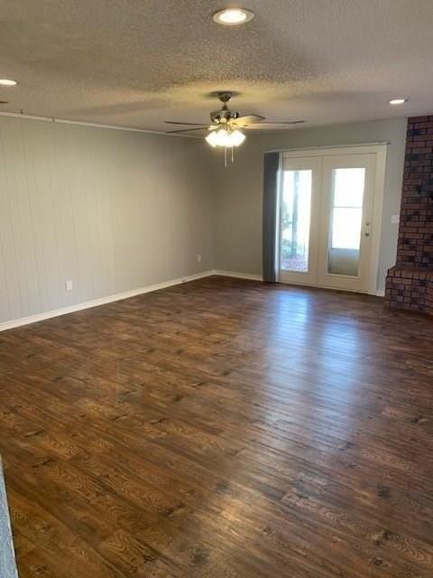 4006 Watkins Ave - Photo 4 of 17