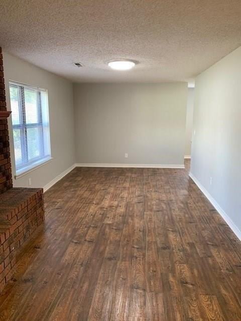 4006 Watkins Ave - Photo 5 of 17