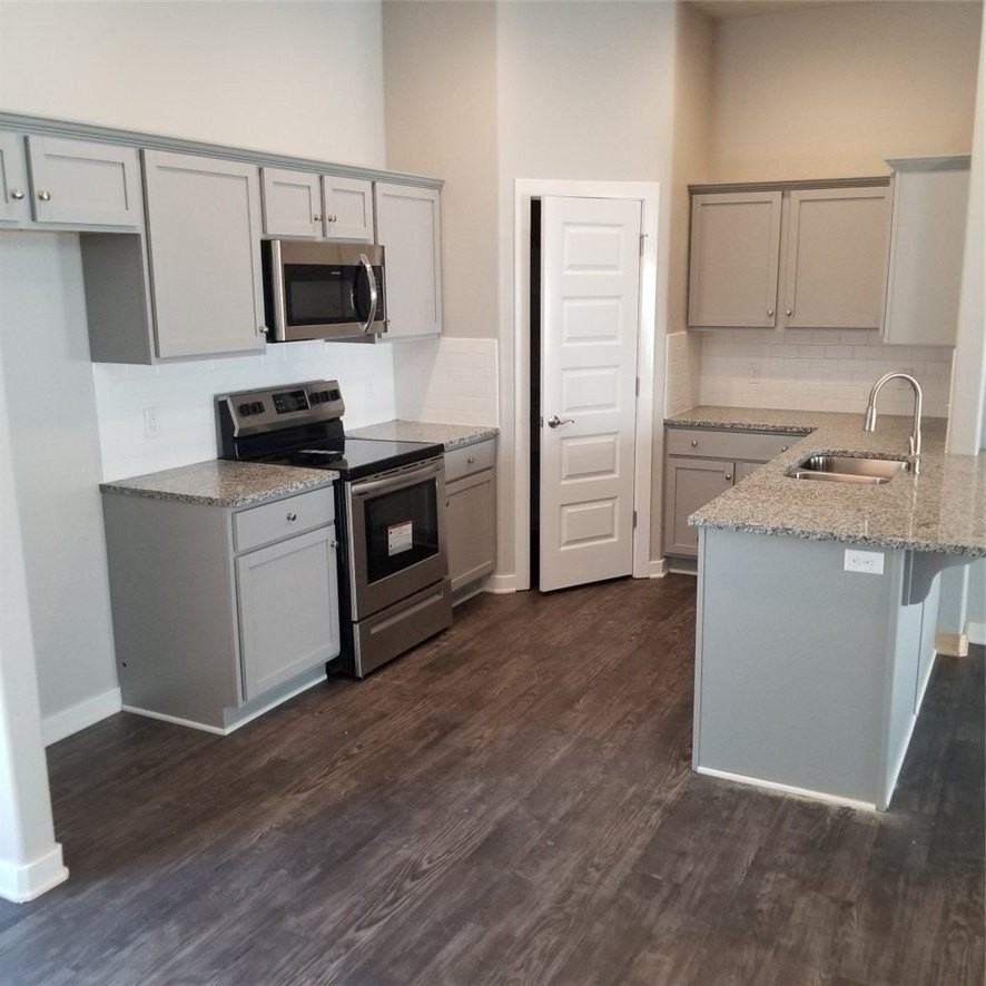 2359 W Houston St - Photo 3 of 14