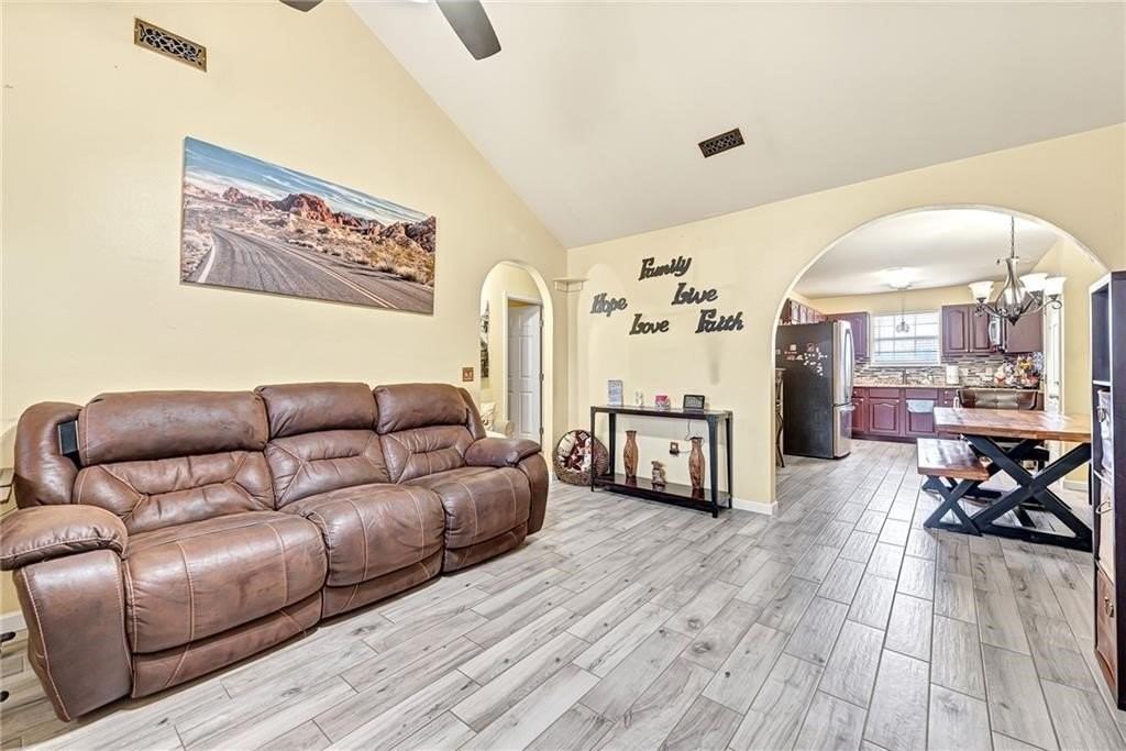 122 S Bailey St - Photo 5 of 21