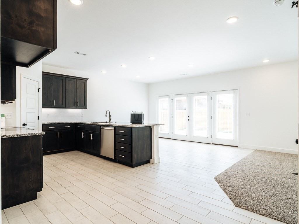 2161 Wildflower Dr - Photo 4 of 39