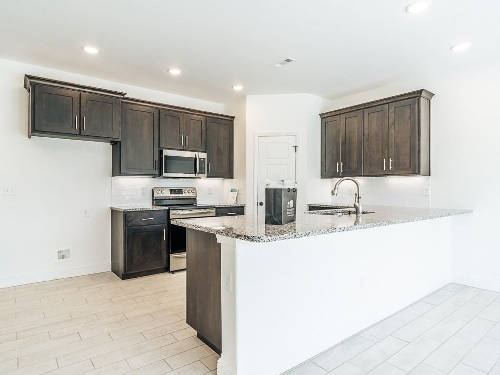 2161 Wildflower Dr - Photo 6 of 39