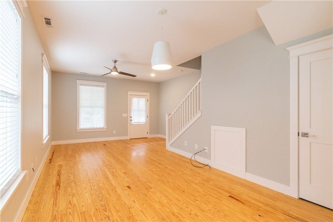 127 E South St - Photo 4 of 14
