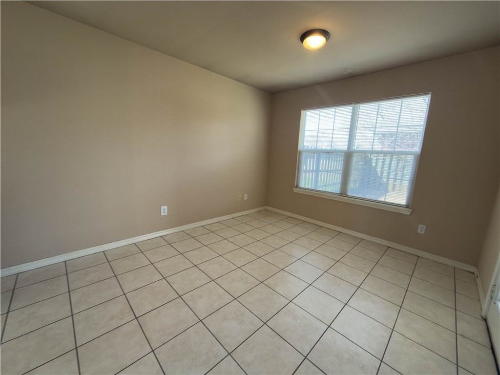 3706 Sw Hansom Loop - Photo 5 of 13