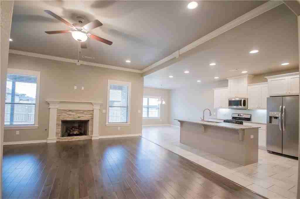 301 Cisterna Dr - Photo 4 of 20