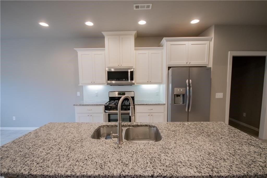 301 Cisterna Dr - Photo 6 of 20