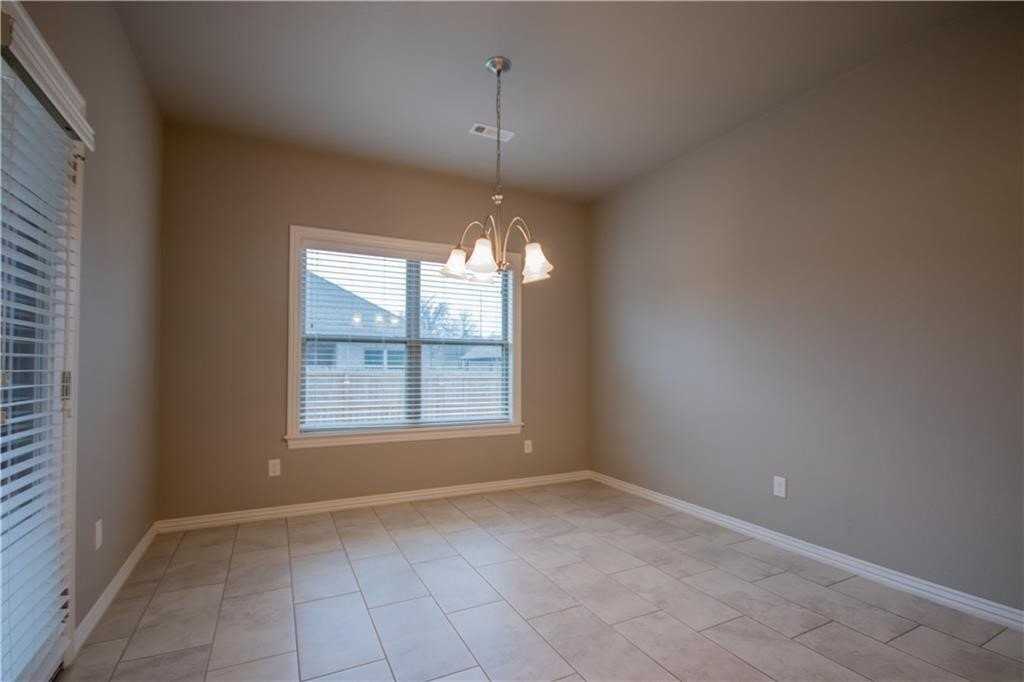 301 Cisterna Dr - Photo 7 of 20