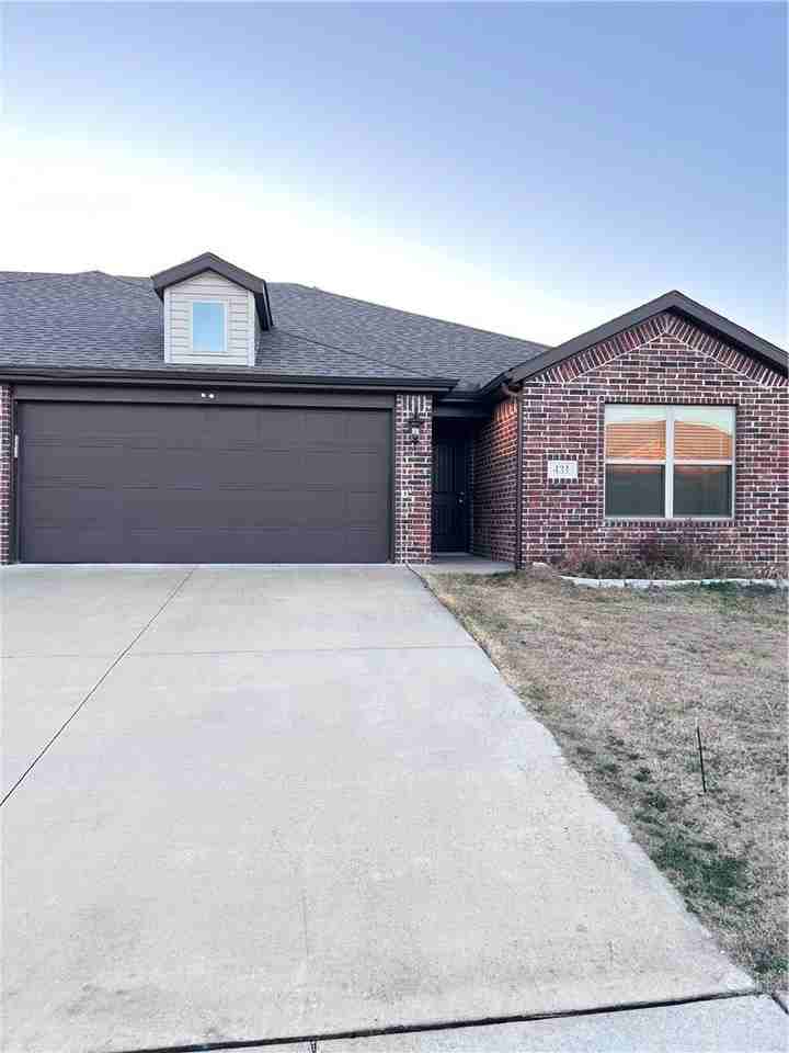 431 Red Robin St - Photo 3 of 23