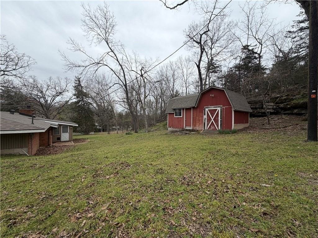 9108 Bluff Dr - Photo 4 of 16