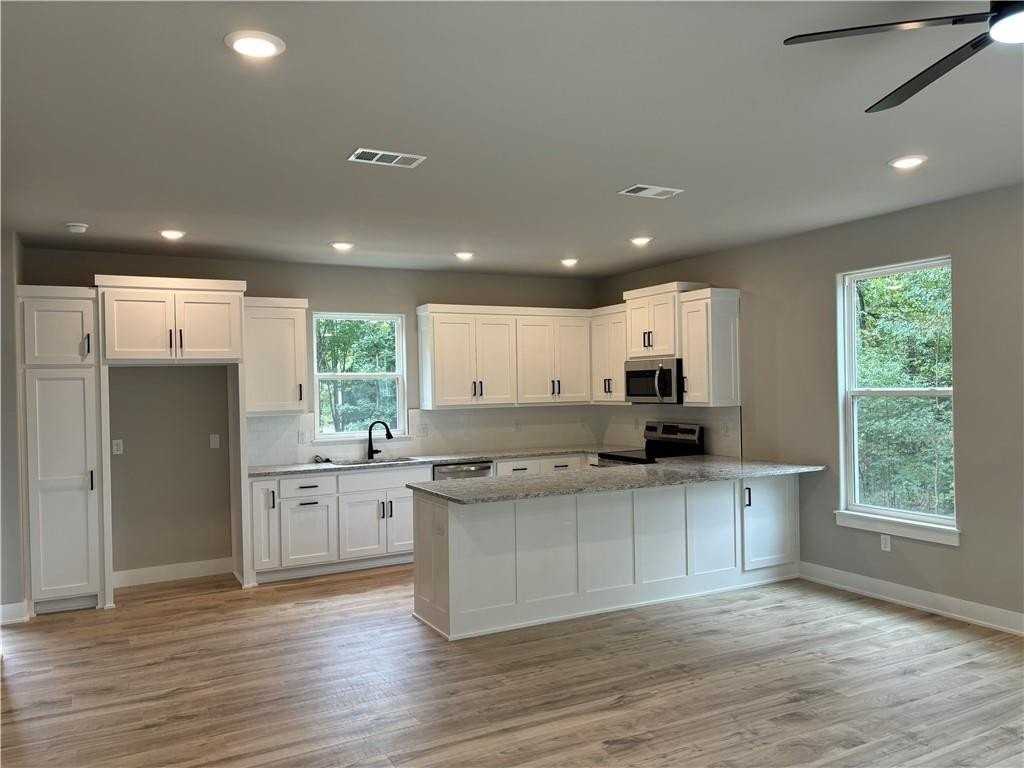 7 Prestwick Ln - Photo 4 of 19