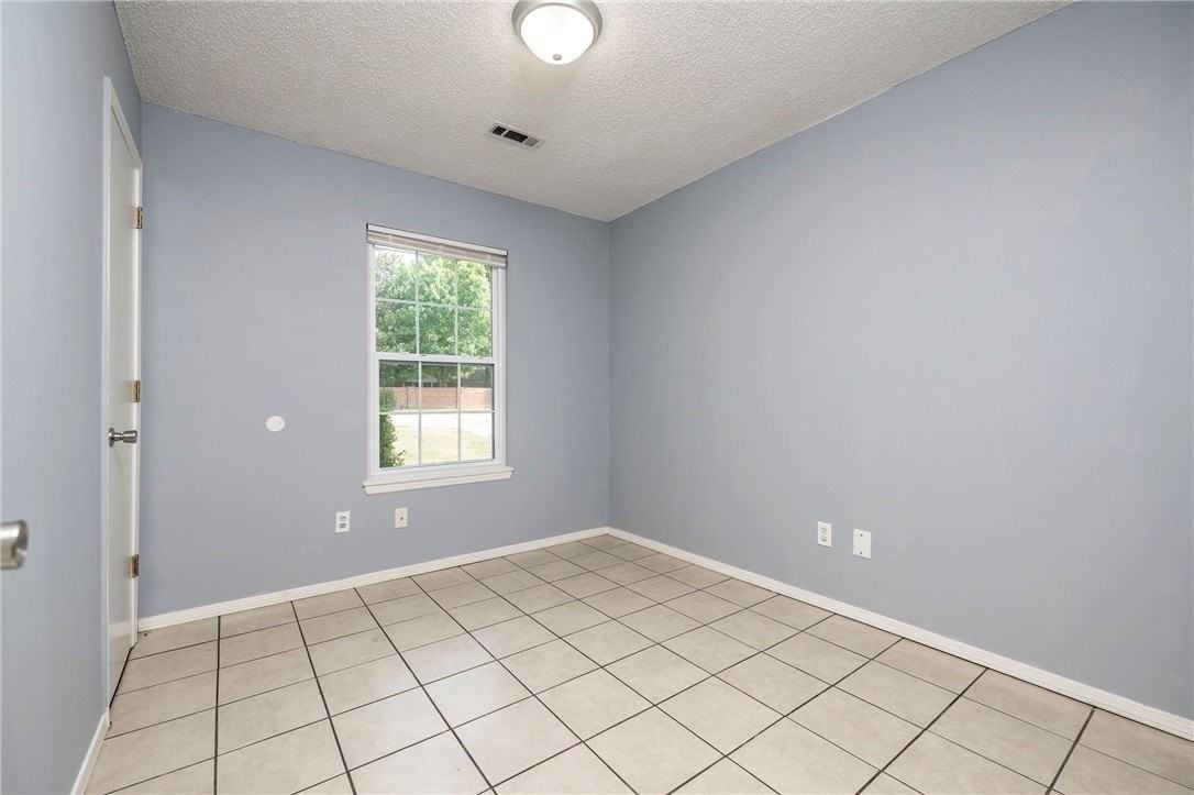 3408 W Olive St - Photo 4 of 13