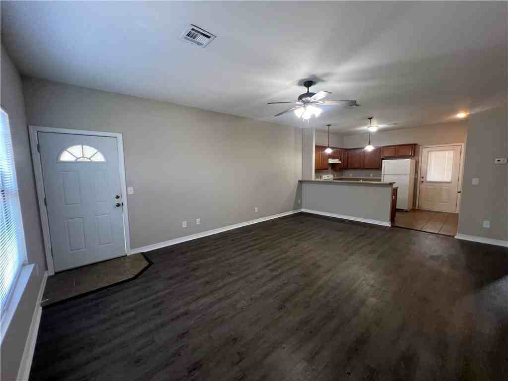 3014 Se J St Apt 20 #20 - Photo 6 of 17