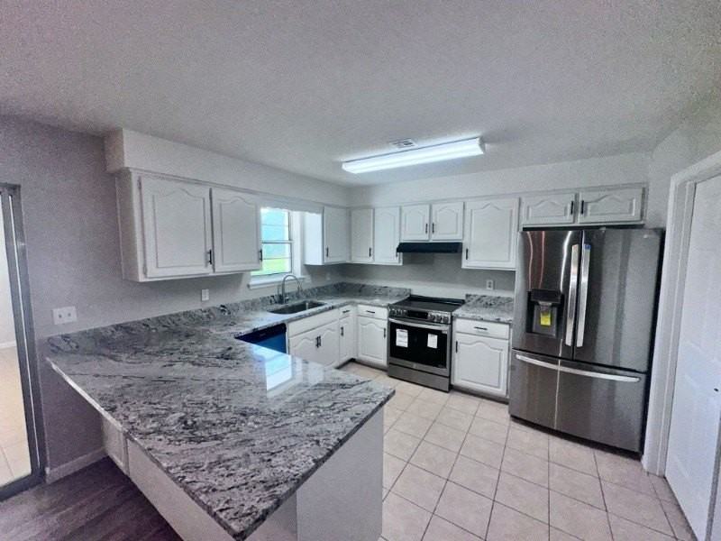 2406 Se 16th St - Photo 3 of 24