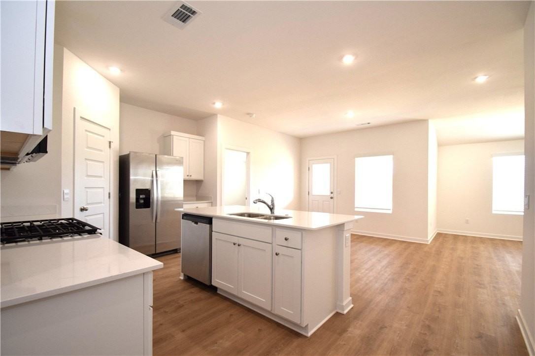 568 Colorado St - Photo 3 of 21
