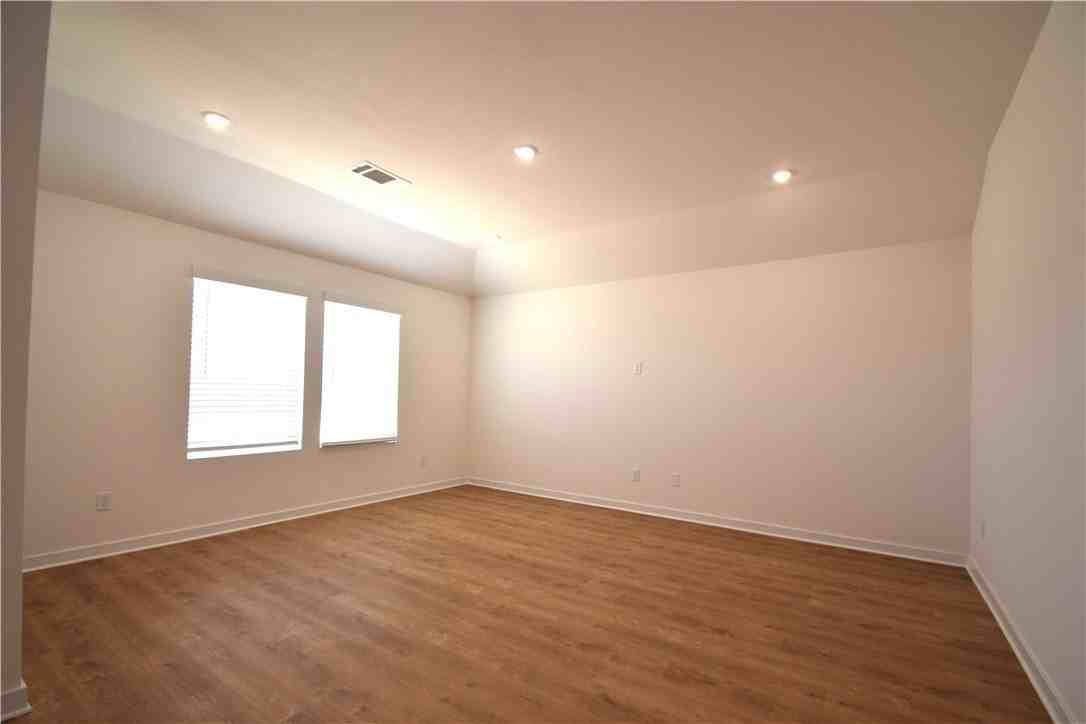 568 Colorado St - Photo 4 of 21