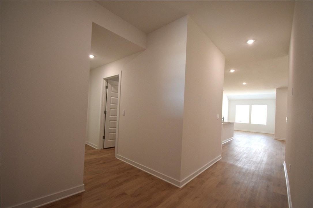 557 Colorado St - Photo 3 of 24