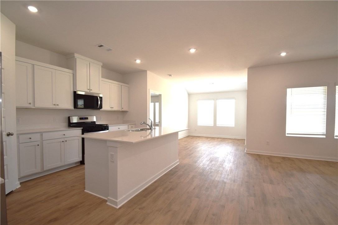 557 Colorado St - Photo 4 of 24