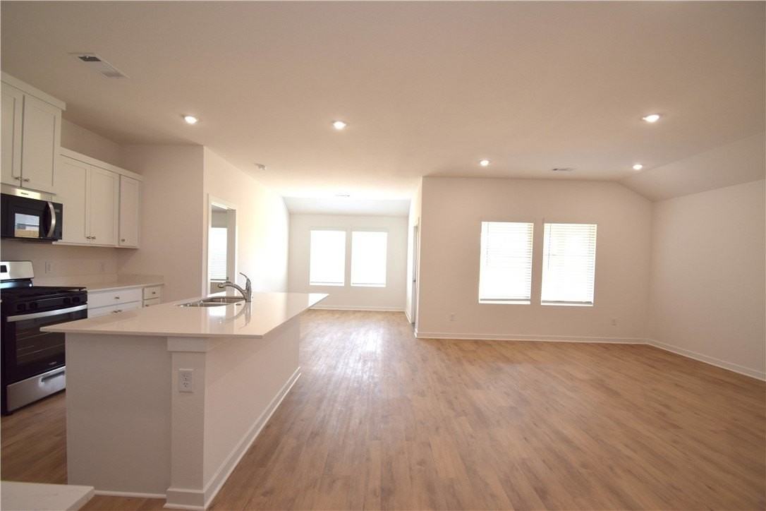 557 Colorado St - Photo 5 of 24