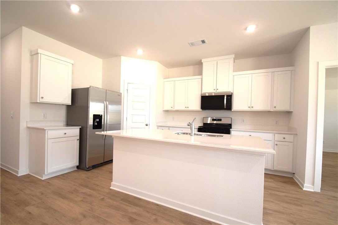 557 Colorado St - Photo 6 of 24