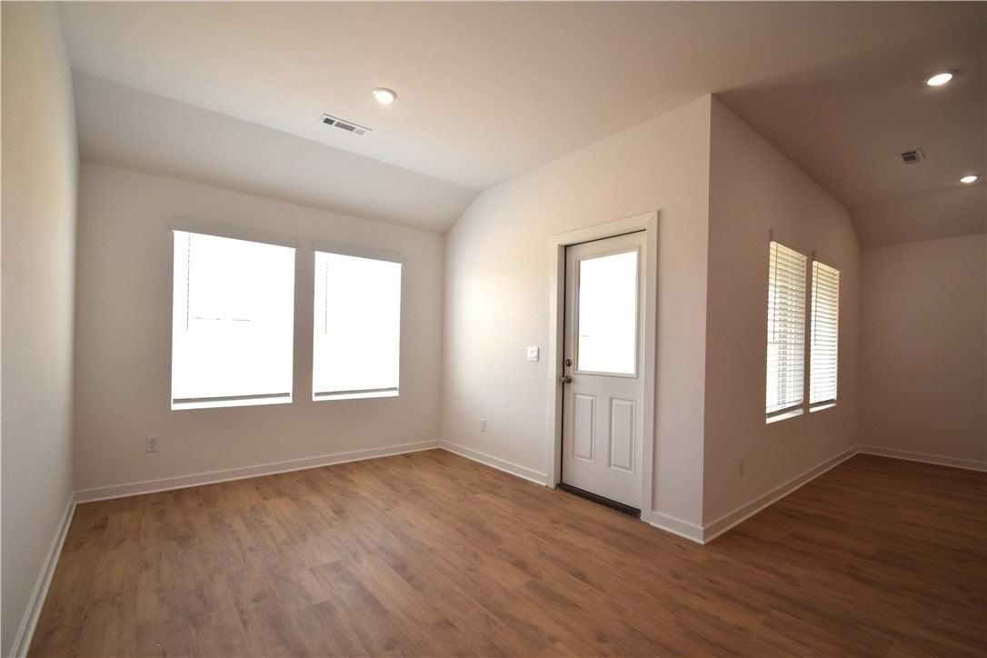 557 Colorado St - Photo 7 of 24