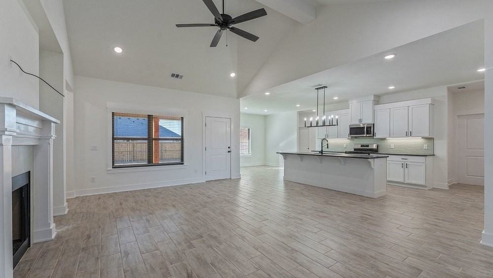 147 N Banner Ave - Photo 3 of 16