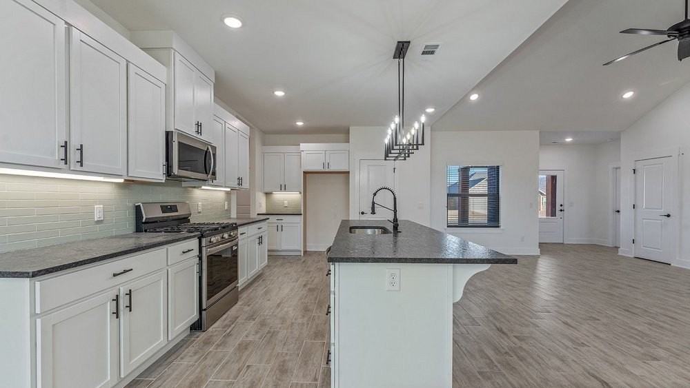 147 N Banner Ave - Photo 5 of 16