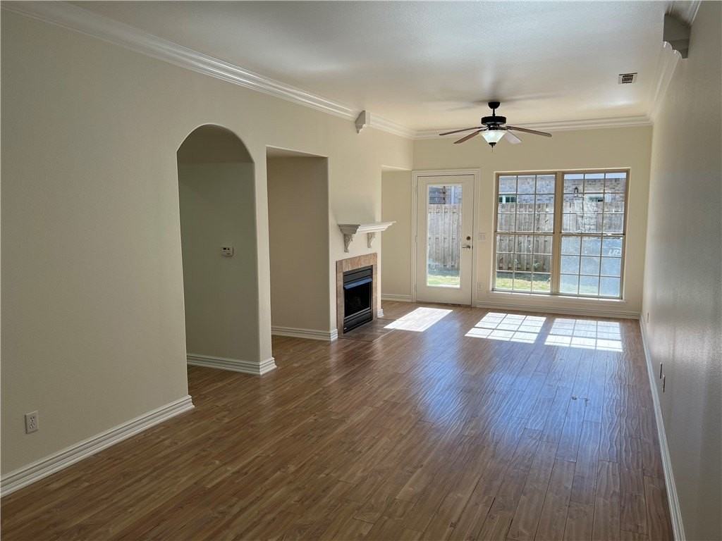 2814 2814 Valley W Court - Photo 2 of 32