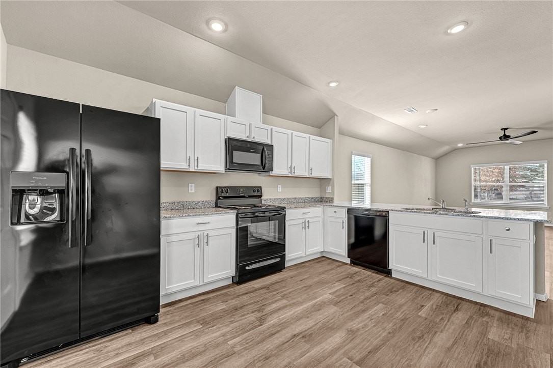 990 S Morningside Dr - Photo 2 of 26