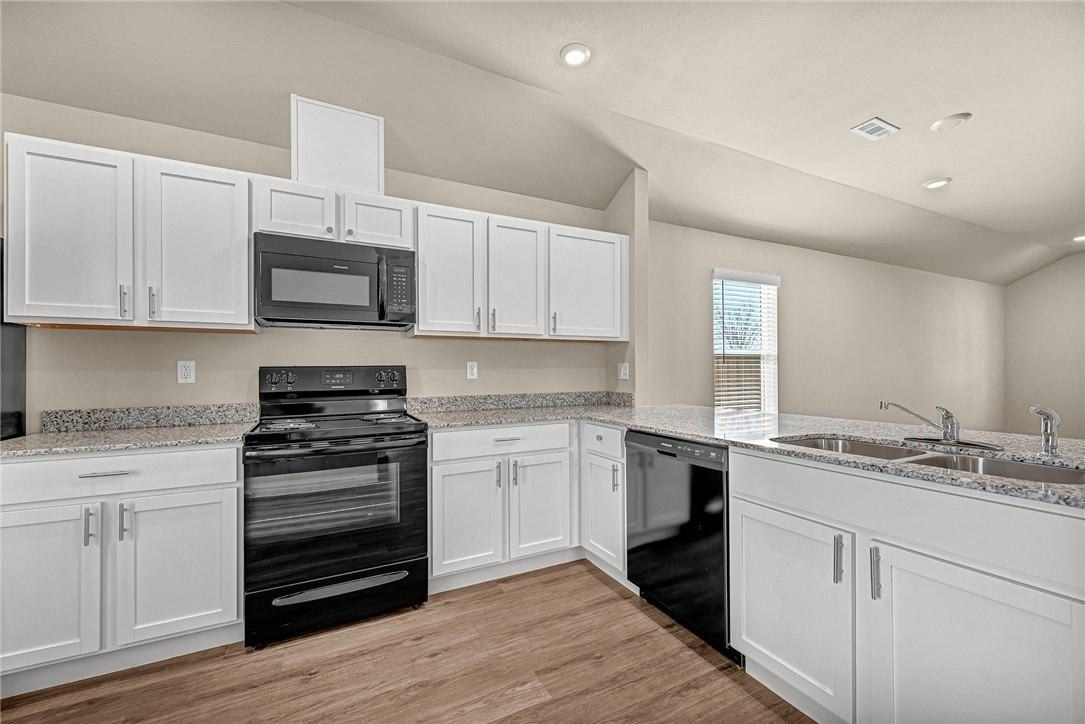 990 S Morningside Dr - Photo 3 of 26