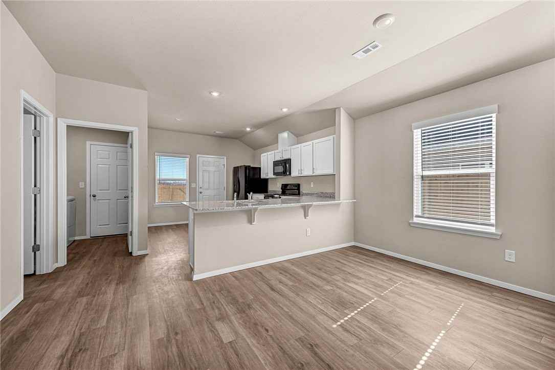 990 S Morningside Dr - Photo 5 of 26