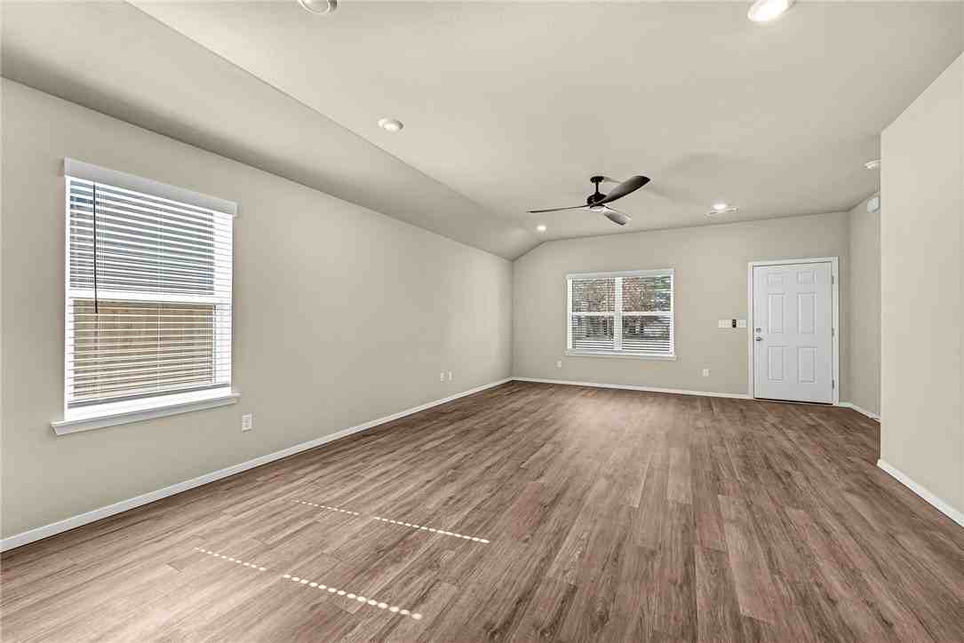 990 S Morningside Dr - Photo 7 of 26