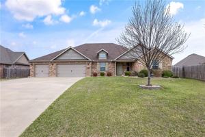 featured image of 1221 Stoneybrook Ln