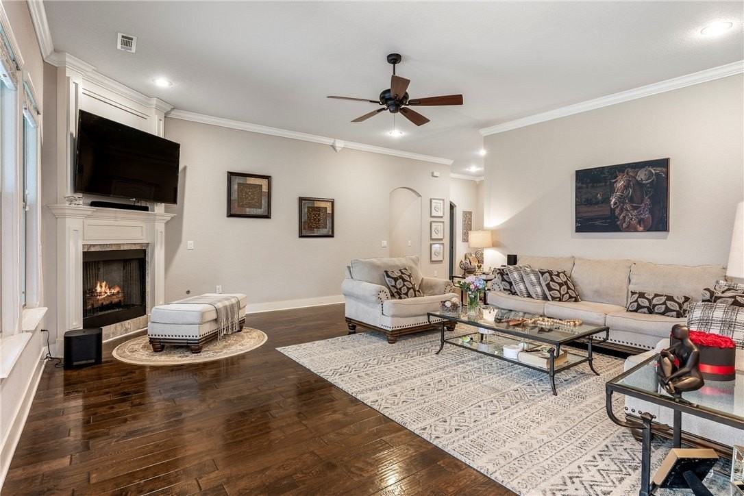 1221 Stoneybrook Ln - Photo 5 of 34