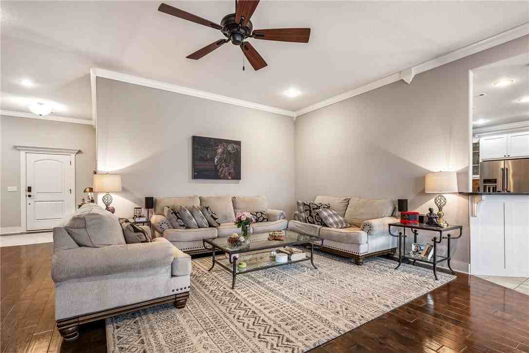 1221 Stoneybrook Ln - Photo 6 of 34