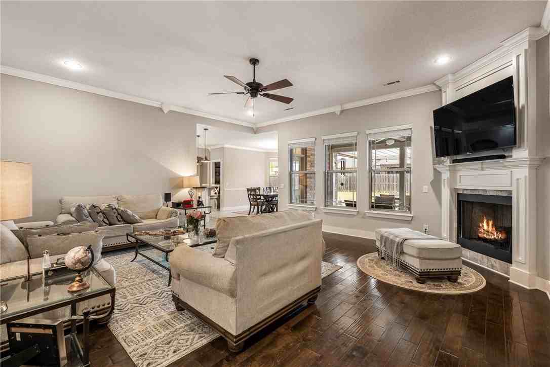 1221 Stoneybrook Ln - Photo 7 of 34