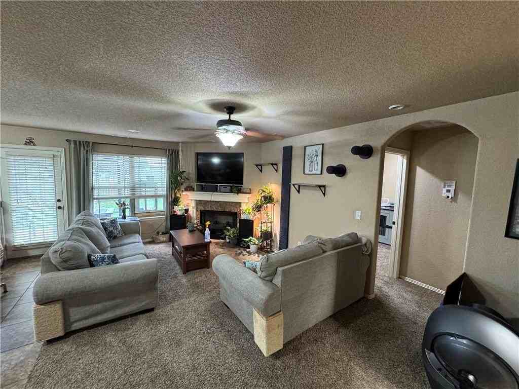 1008 Kensington Dr - Photo 2 of 12