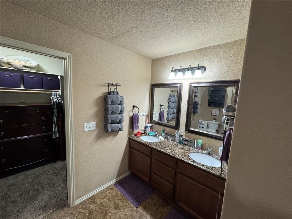 1008 Kensington Dr - Photo 5 of 12