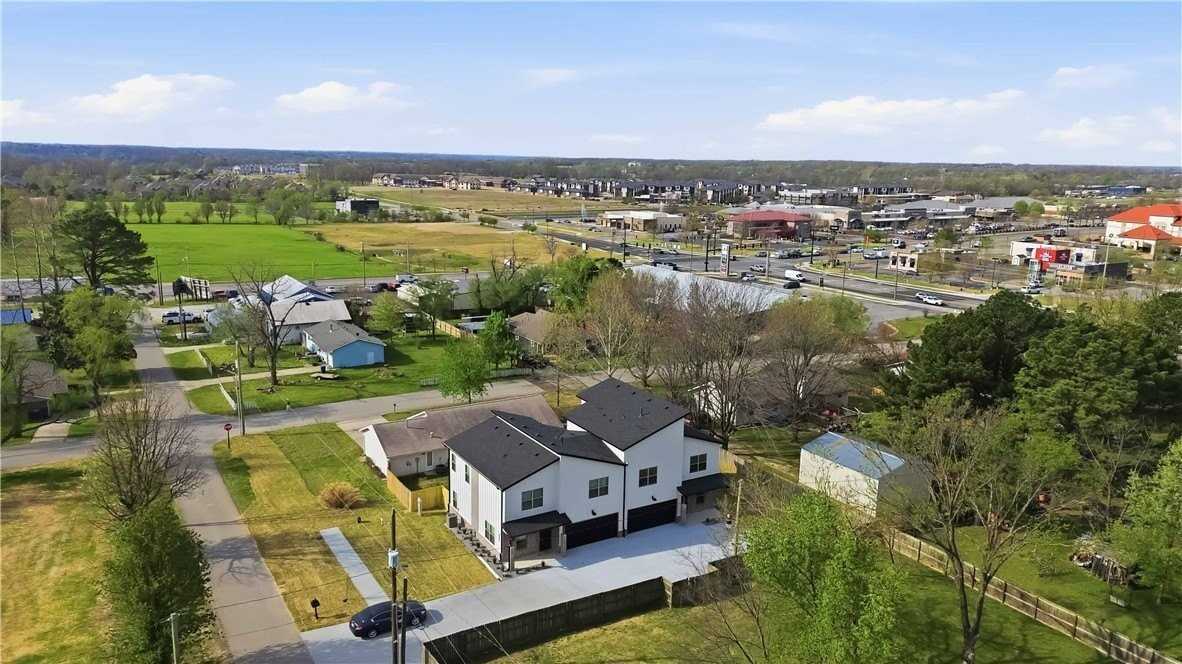 3406 Se K St Unit 1 #1 - Photo 2 of 31