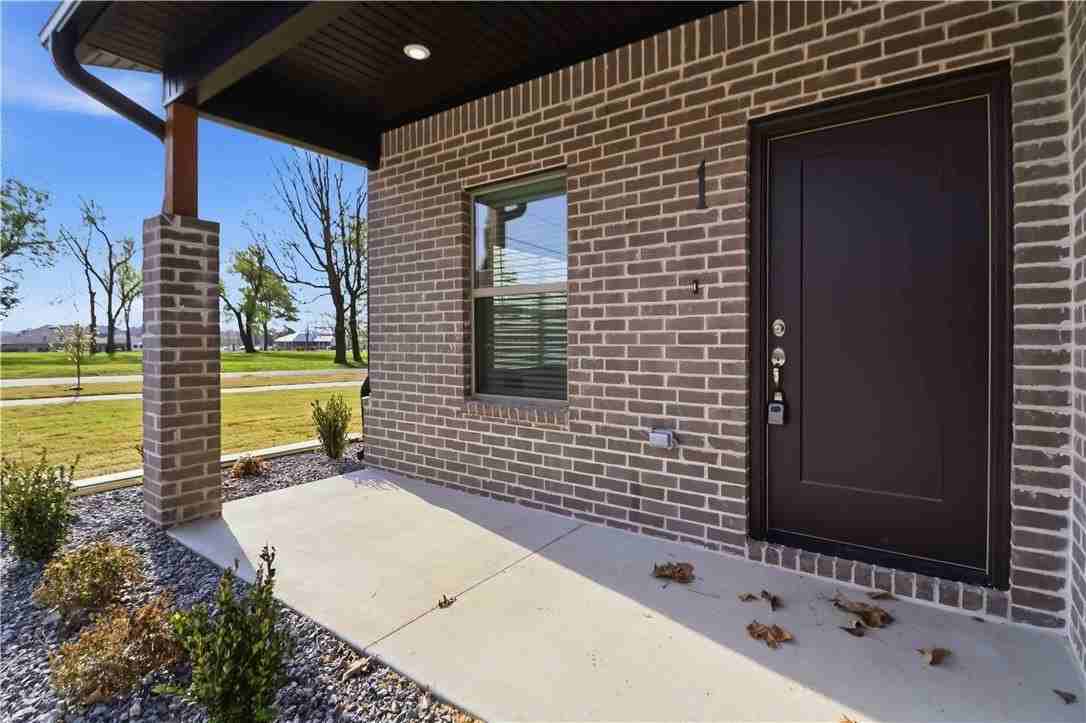 3406 Se K St Unit 1 #1 - Photo 3 of 31