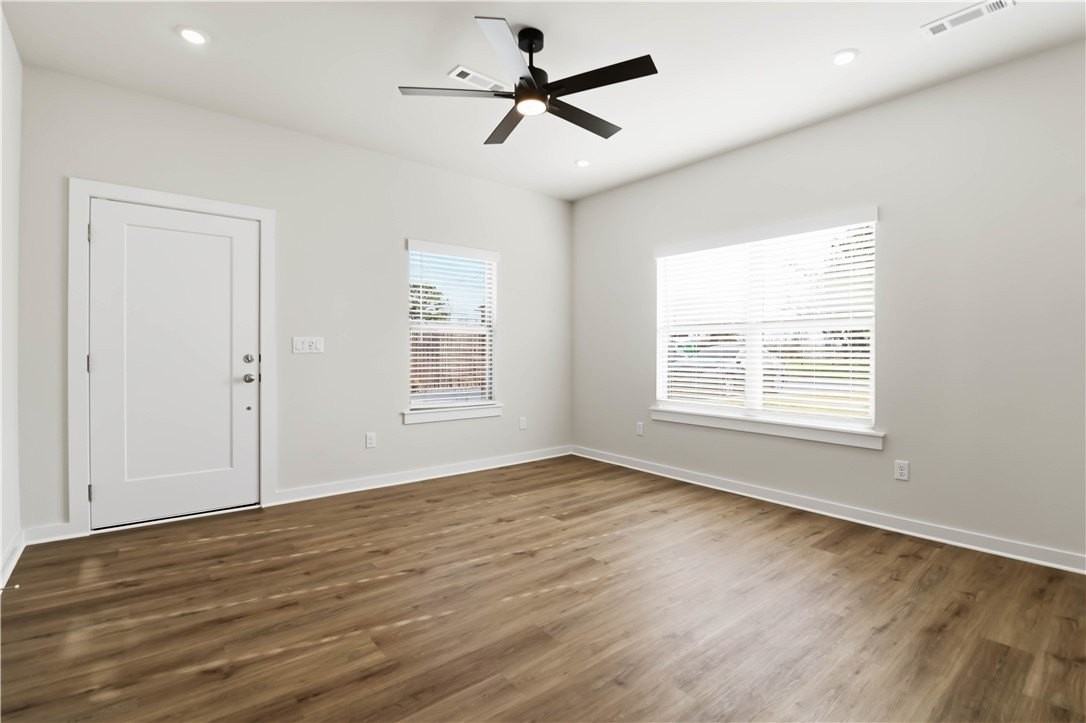 3406 Se K St Unit 1 #1 - Photo 4 of 31