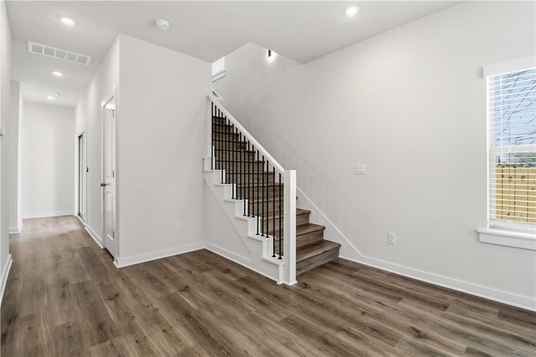 3406 Se K St Unit 2 #2 - Photo 5 of 30