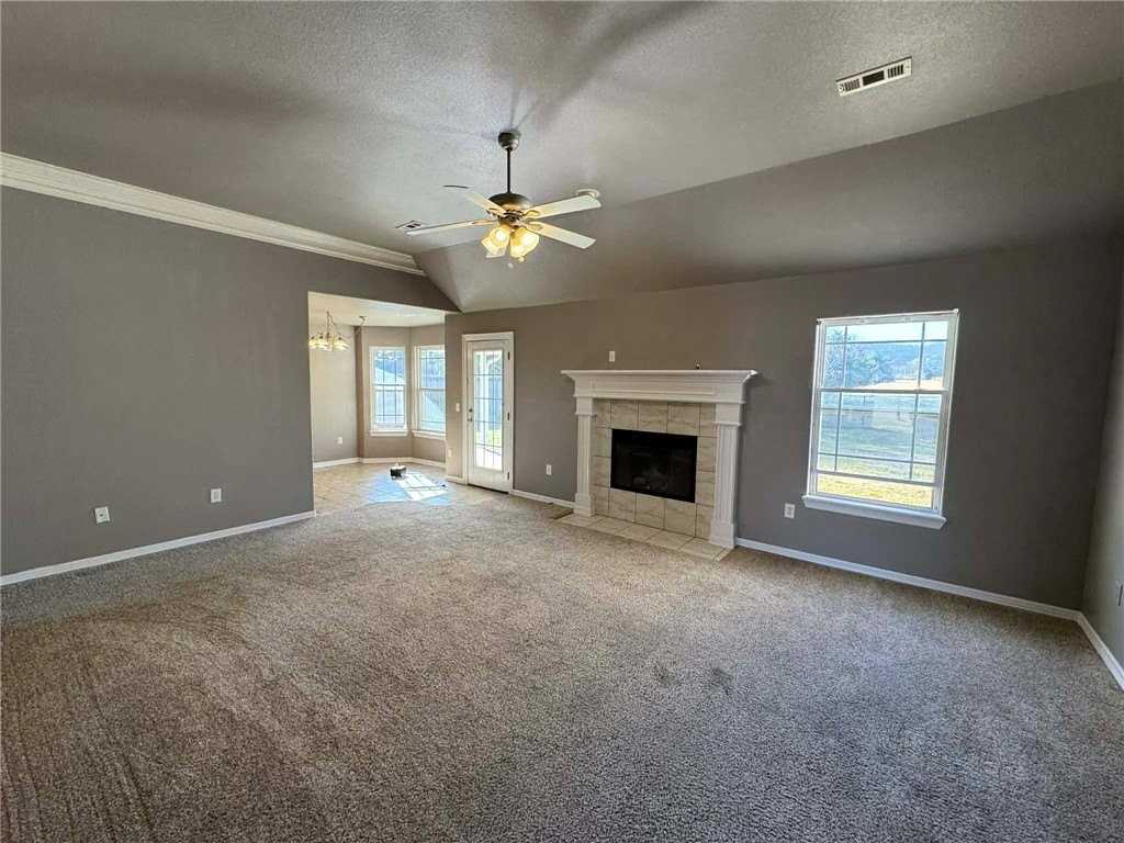 1457 Prairie View Ave - Photo 2 of 19